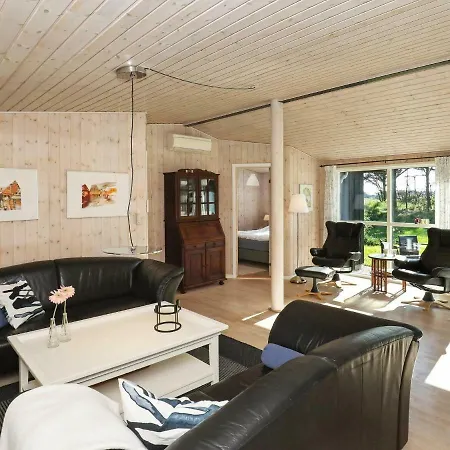 Three-bedroom Holiday In 33 Løkken