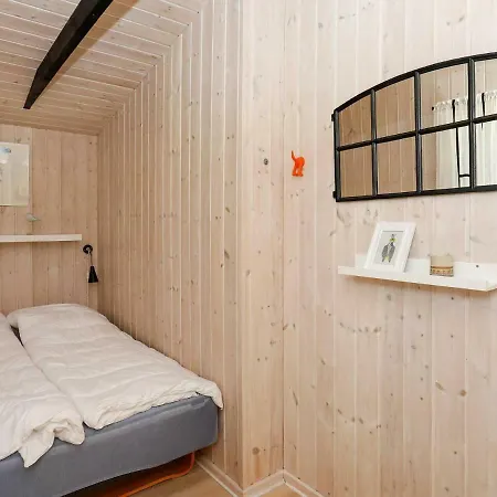 Three-bedroom Holiday In 33