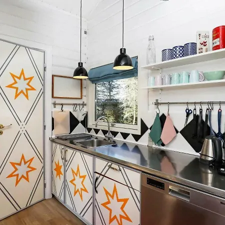 Three-bedroom Holiday In 33 *